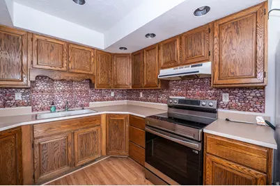 1876 W 2400 S, Syracuse, UT 84075 - Photo 13