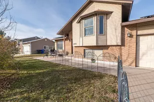 1876 W 2400 S, Syracuse, UT 84075 - Photo 29