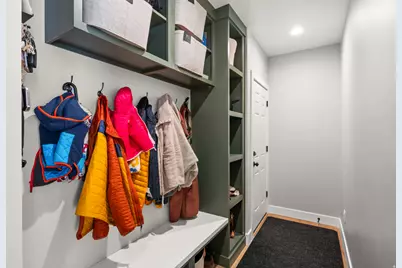 8461 Daneborg Cir, Cottonwood Heights, UT 84121 - Photo 13