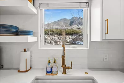 8461 Daneborg Cir, Cottonwood Heights, UT 84121 - Photo 9