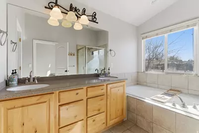 71 W Stauffer Ln, Murray, UT 84107 - Photo 25