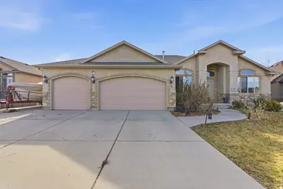 71 W Stauffer Ln, Murray, UT 84107 - Photo 1