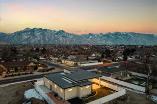 7044 S 1700 E, Cottonwood Heights, UT 84121 - Photo 43