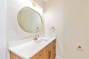 7044 S 1700 E, Cottonwood Heights, UT 84121 - Photo 37