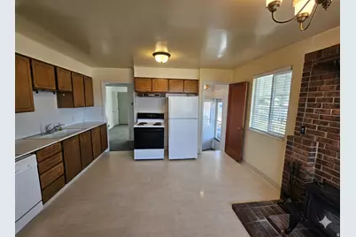 3267 S Katherine Dr, Magna, UT 84044 - Photo 9