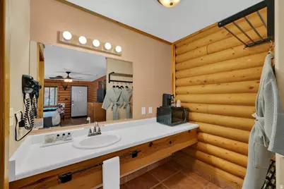 190 N 300 W, Kanab, UT 84741 - Photo 3