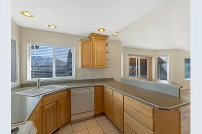 338 N 1090 W, Hyrum, UT 84319 - Photo 11