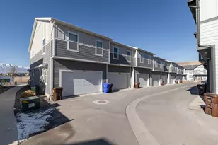 9340 N Vernham Ln E, Eagle Mountain, UT 84005 - Photo 25