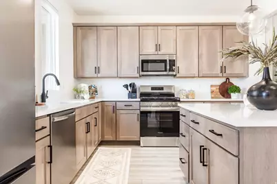 11082 S Lake Run Rd W, South Jordan, UT 84009 - Photo 7