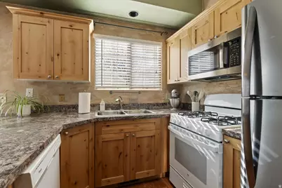 9114 S River Ridge Dr W, West Jordan, UT 84088 - Photo 11