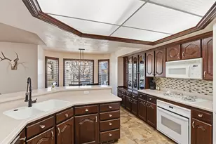 10071 S Bingham Miner Ct, South Jordan, UT 84095 - Photo 9