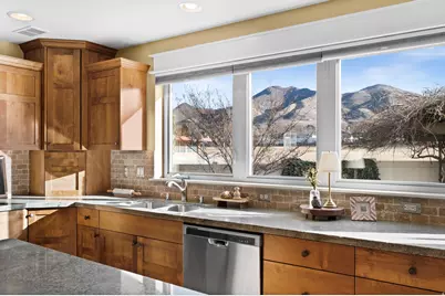 2439 E Woodwillow Cir, Salt Lake City, UT 84109 - Photo 15