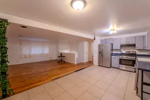 10522 S Amaryllis St, Sandy, UT 84094 - Photo 5