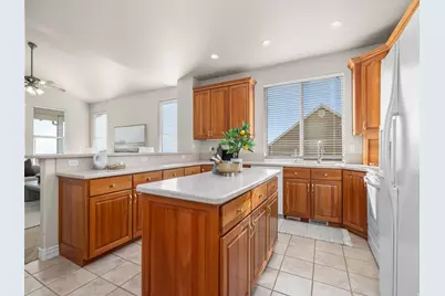 2421 Renaissance Ct, Pleasant Grove, UT 84062 - Photo 13