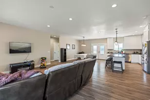 1218 E Highline Rd, Loa, UT 84747 - Photo 15