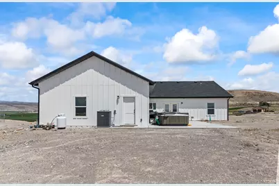 1218 E Highline Rd, Loa, UT 84747 - Photo 37