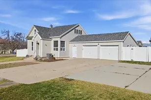 109 E 200 S, Millville, UT 84326 - Photo 27