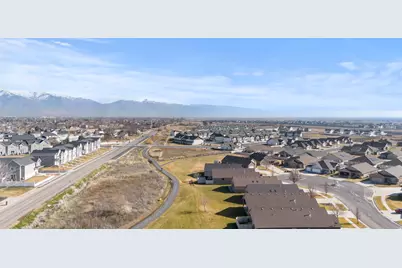 1912 W Parkview Dr, Syracuse, UT 84075 - Photo 29