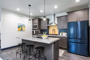 594 E Spruce Glen Rd, Murray, UT 84107 - Photo 5