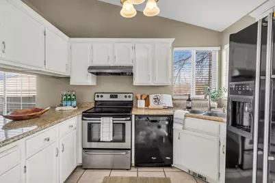 6993 S 1620 E, Cottonwood Heights, UT 84121 - Photo 13