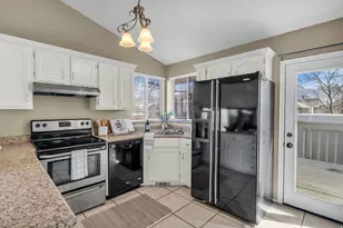 6993 S 1620 E, Cottonwood Heights, UT 84121 - Photo 11