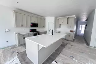 938 W Motor Vu Dr, Riverdale, UT 84405 - Photo 5