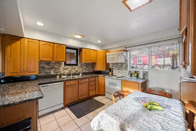 793 E Orchard Dr, Pleasant Grove, UT 84062 - Photo 17