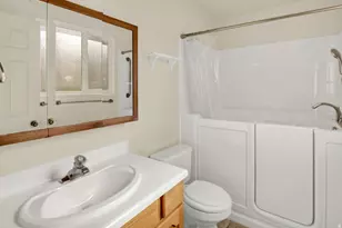 5366 W Stony Brook Cir S, Salt Lake City, UT 84118 - Photo 17