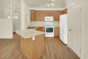 5366 W Stony Brook Cir S, Salt Lake City, UT 84118 - Photo 9