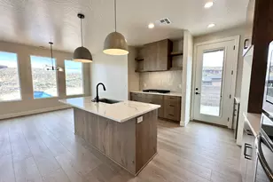 1023 N Falcon Ridge View, Hurricane, UT 84737 - Photo 9