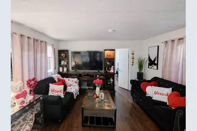 8812 S Stratford Cir, Sandy, UT 84070 - Photo 7