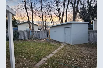 8812 S Stratford Cir, Sandy, UT 84070 - Photo 5