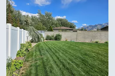 151 E Emilee Kaye Cir, Sandy, UT 84070 - Photo 23
