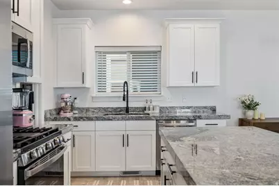 4952 E Lake Corner Dr, Eagle Mountain, UT 84005 - Photo 13