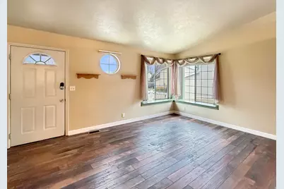 1085 N 125 E, Layton, UT 84041 - Photo 3