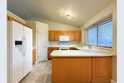 1085 N 125 E, Layton, UT 84041 - Photo 5