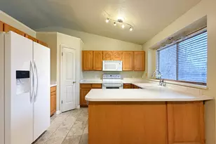 1085 N 125 E, Layton, UT 84041 - Photo 5