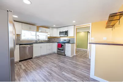 876 S 1000 E, Clearfield, UT 84015 - Photo 15