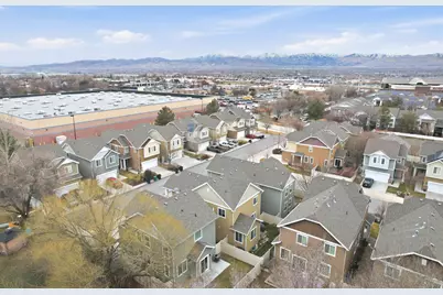 153 E Crescent Ln, Sandy, UT 84070 - Photo 37