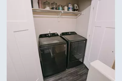 7565 N Hutch Ln E, Eagle Mountain, UT 84005 - Photo 17