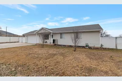 566 S Center St, Santaquin, UT 84655 - Photo 3
