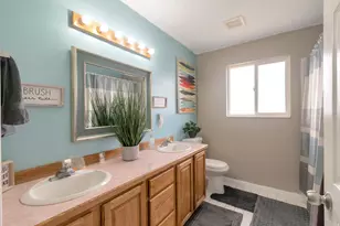 566 S Center St, Santaquin, UT 84655 - Photo 9