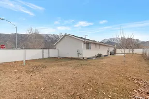 566 S Center St, Santaquin, UT 84655 - Photo 25