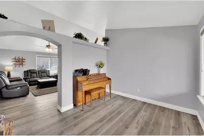 5423 W Pilgrim Dr, West Jordan, UT 84081 - Photo 11