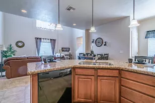 381 N Windsor Dr, Washington, UT 84780 - Photo 5