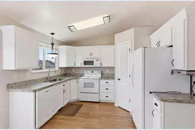 2329 W 1680 N, Clinton, UT 84015 - Photo 5