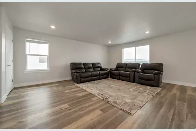 5907 S Crown Park Cv, Kearns, UT 84118 - Photo 7