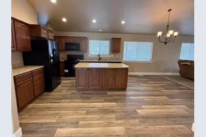 353 W Niblick Cir, Garden City, UT 84028 - Photo 7