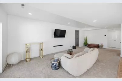 93 E Edgecrest Ln, North Salt Lake, UT 84054 - Photo 25