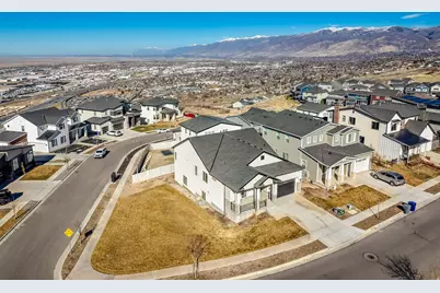 93 E Edgecrest Ln, North Salt Lake, UT 84054 - Photo 33